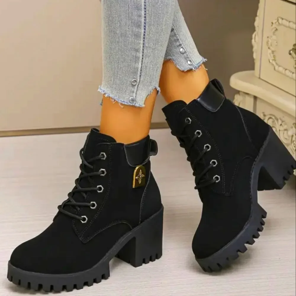 Ladies Black Chunky Heel Lace Up Boots sz 8